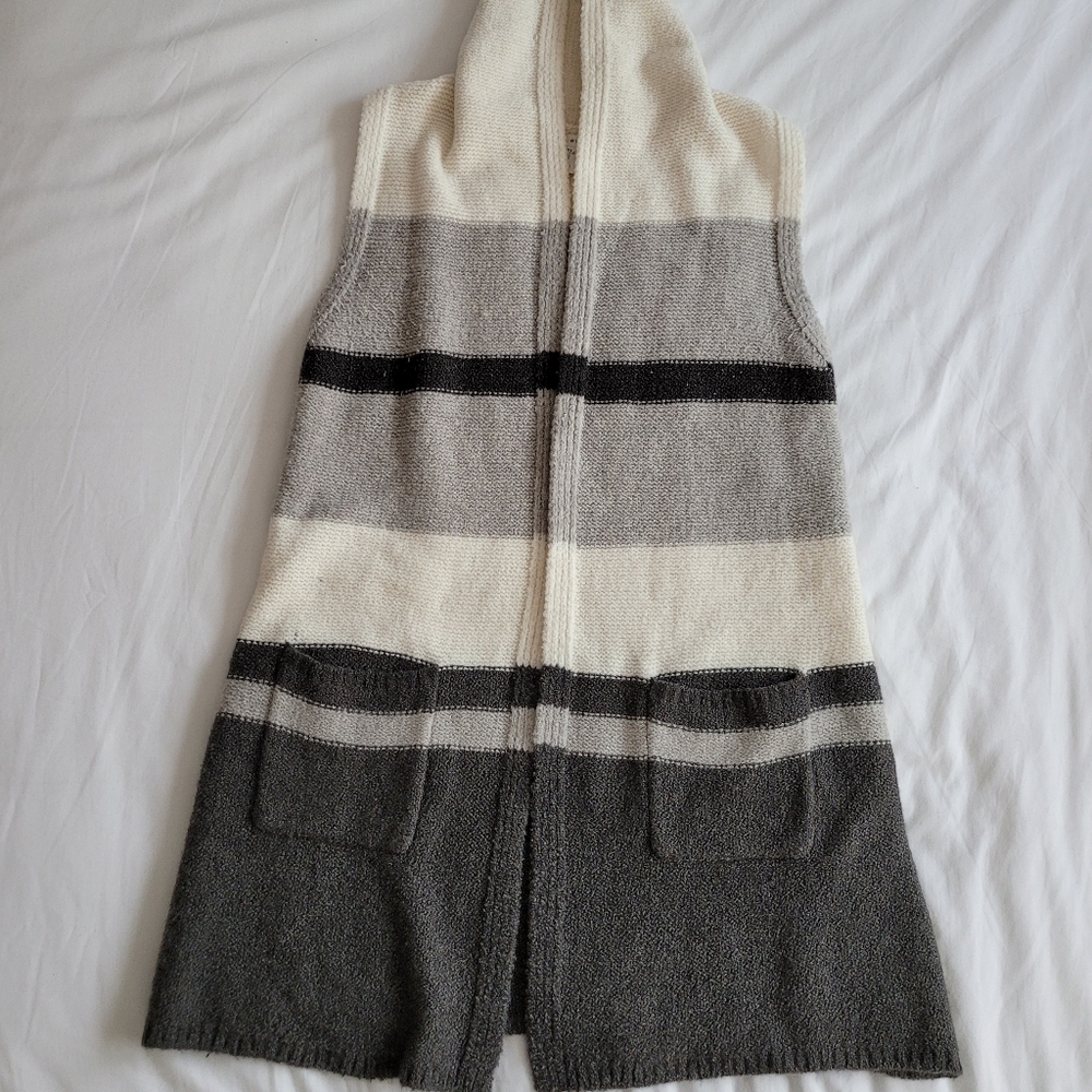 Max Studio Sleevless Hooded Vest